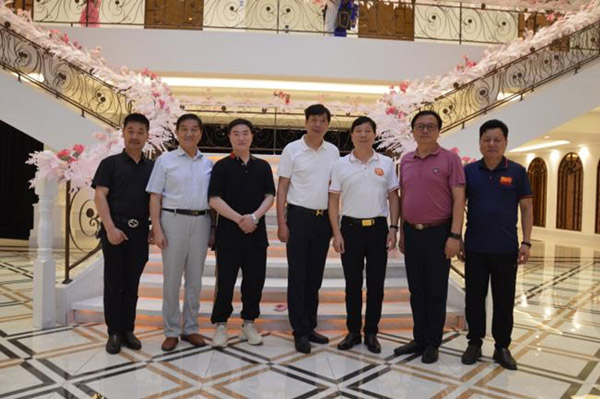 王余根博士在江苏与企业家、社会活动家交流
